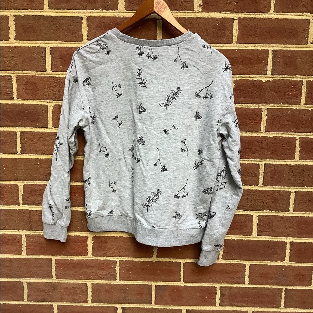 EUC DIVIDED by H&M Gray Floral Butterfly Long Sleeve Shirt L - Picture 4 of 4